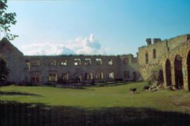 Innenhof mit Blick auf den Pallas